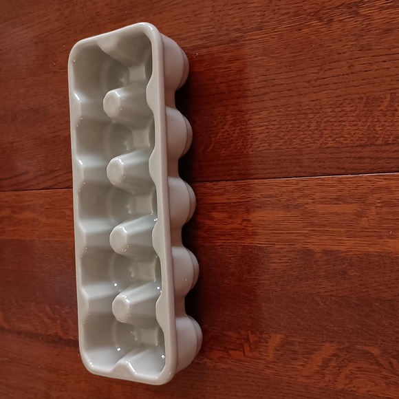 Crate & Barrel Stoneware Egg Carton b955 - Picture 3 of 3